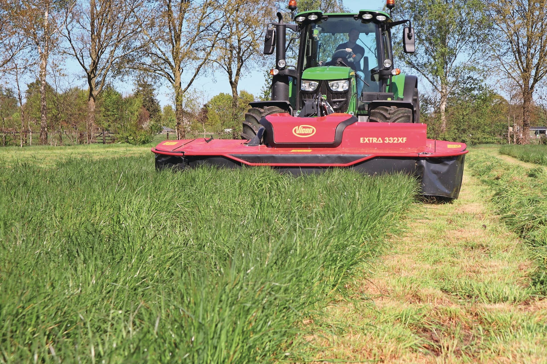 Machinefabrikant Vicon heeft de XF-serie in een nieuw jasje gestoken. Met behulp van de XF-vijzel leg je het gewas nu op een zwad van 1 meter. Foto: Vicon