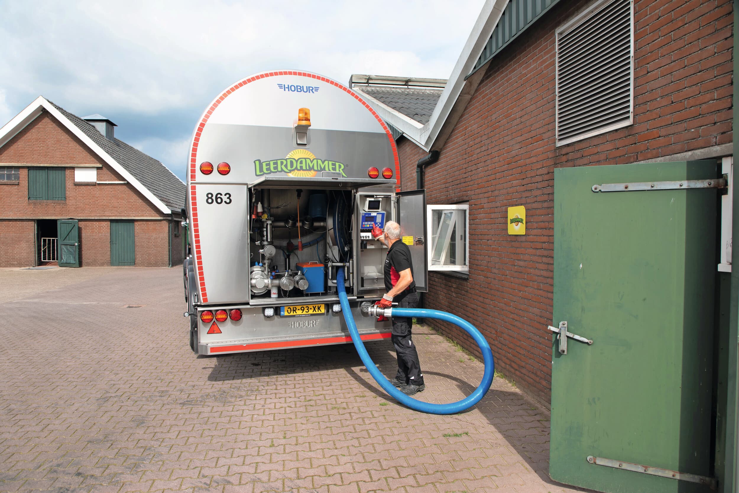 Rijdende melkontvangst voor Leerdammer. Foto: Herbert Wiggerman