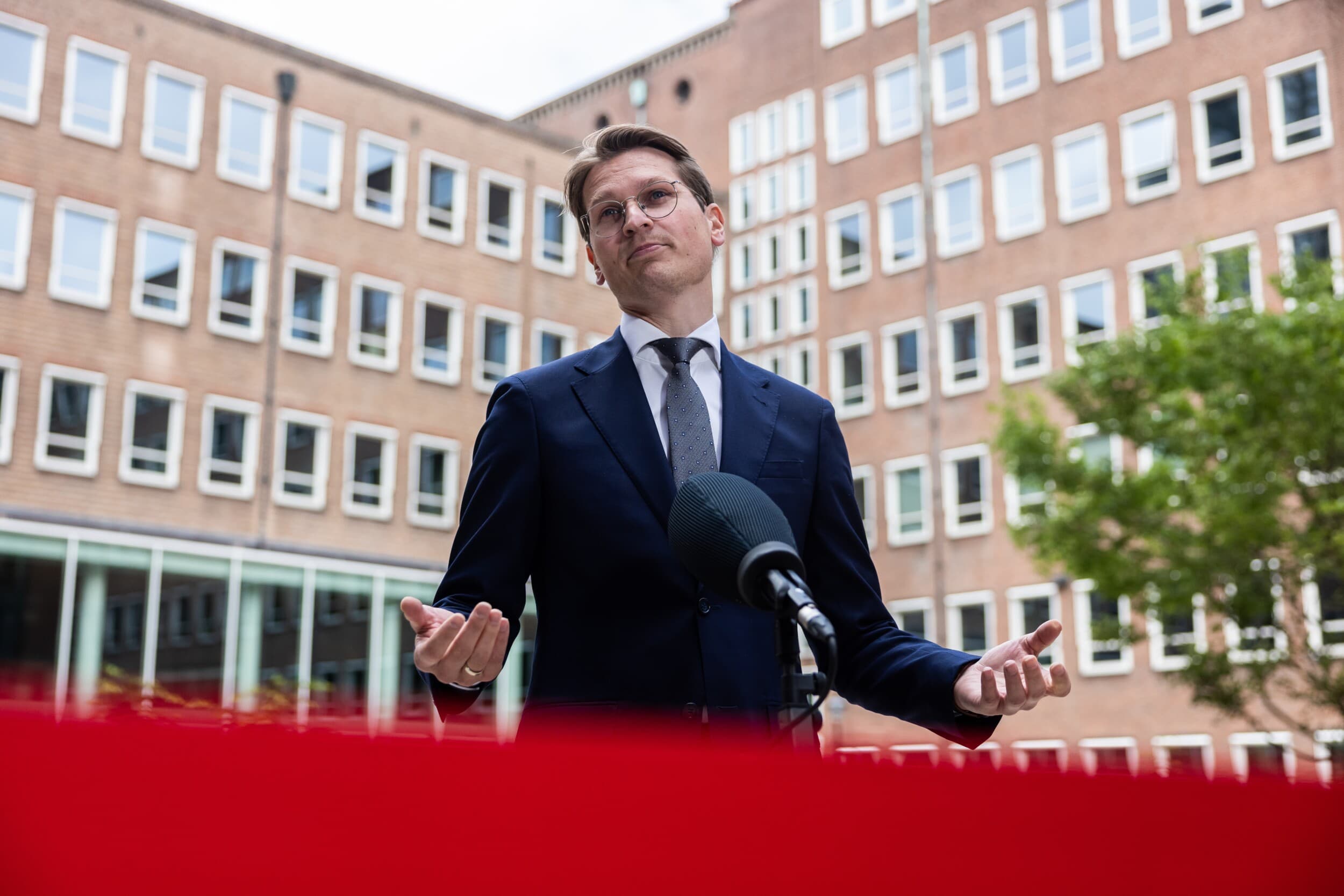 Minister Jaimie van Essen (LVVN) kondigde de Taskforce Landbouw, Natuur en Stikstof aan. Die moet duidelijk maken hoe de stikstofdoelen voor 2030 en 2035 worden gehaald. Foto: ANP