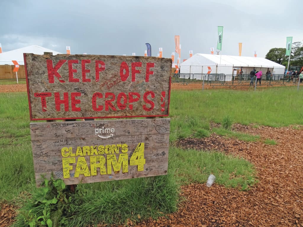 De beurs vond plaats op de velden van Diddly Squat Farm, de boerderij van Jeremy Clarkson. De beurs werd hier gehouden om de beurs wat extra swung te geven.