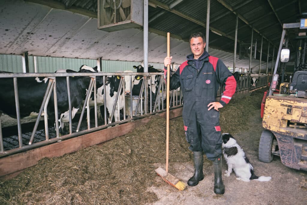 Niels Verhoef (20) woont in Stolwijk (Z.-H.) Zijn ouders hebben een vof met 130 melk- en kalfkoeien op 80 ha. Niels wil het bedrijf graag overnemen en zal daarmee de vierde generatie zijn op deze boerderij.
