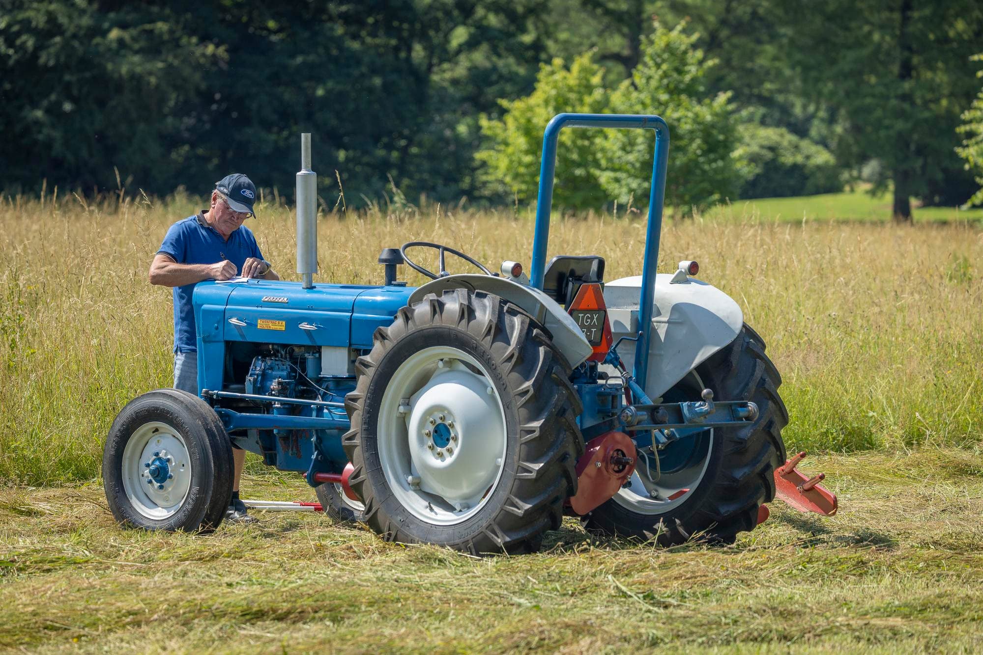 De Fordson Super Dexta, gezien vanaf de achterkant.
