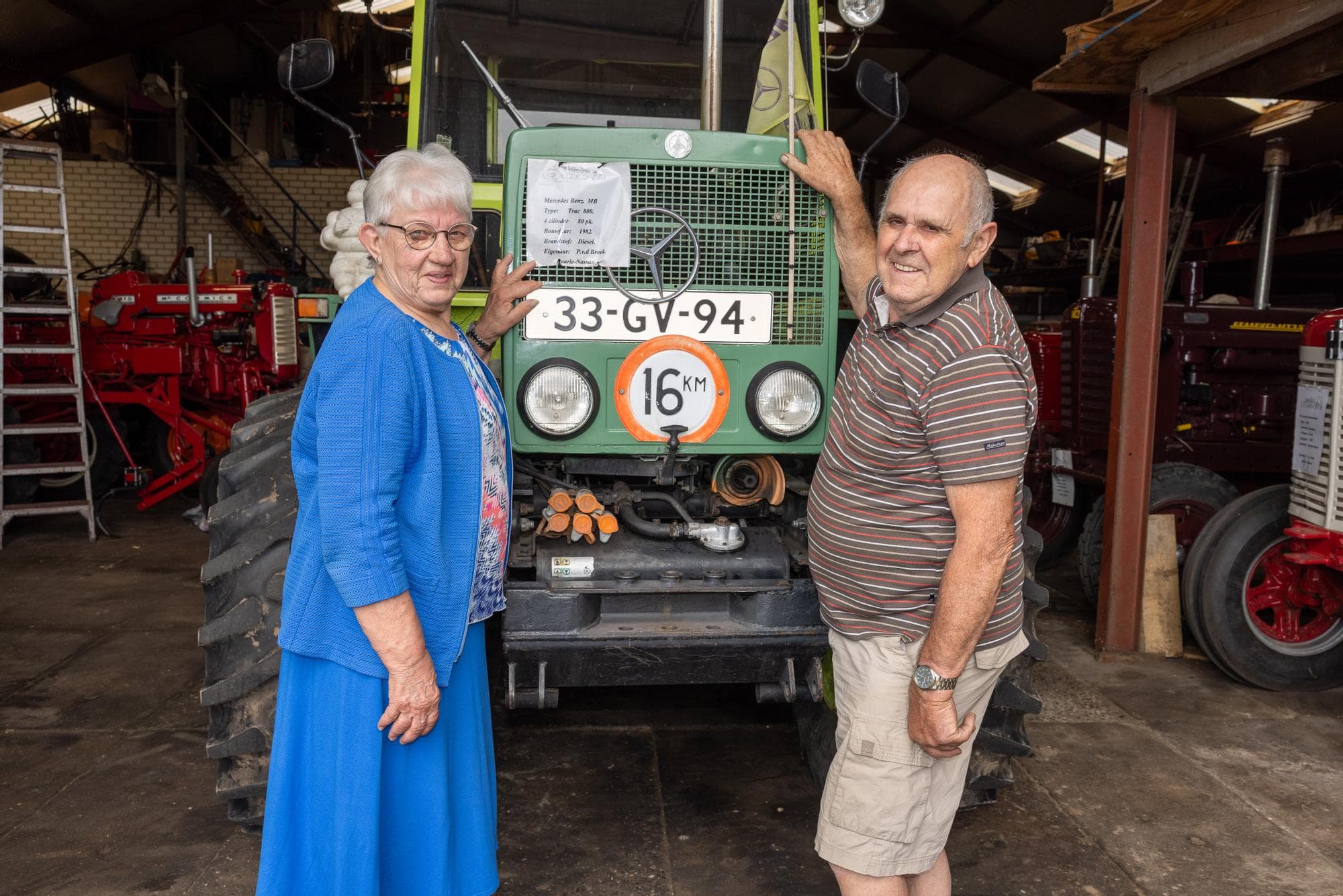 Samen met zijn vriendin Joke doet Piet in de zomermaanden mee aan toertochten. Ze rijden dan in een MB Trac uit 1985. Die heeft een cabine en twee stoelen, zodat ze aangenaam kunnen zitten.