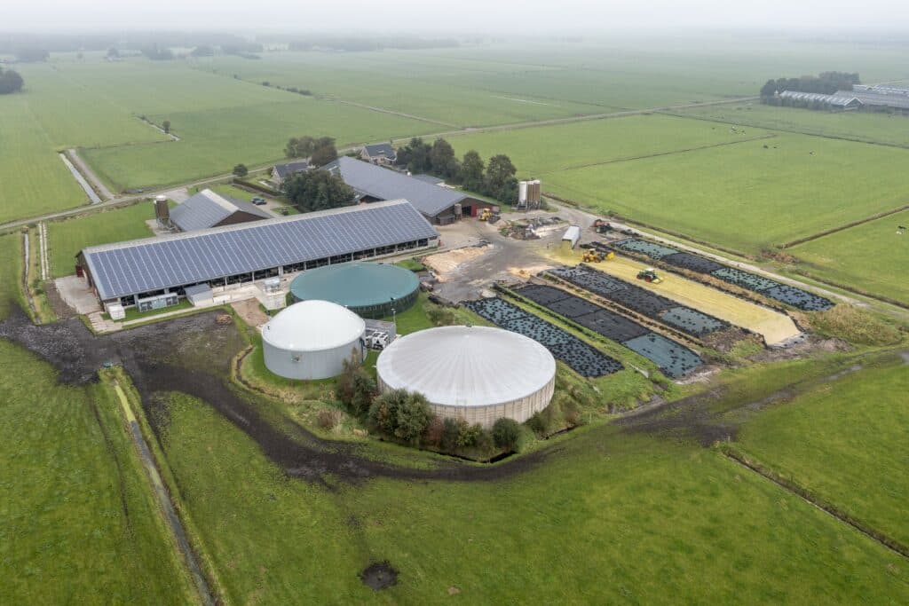 Een mestvergister bij een melkveehouderij Hoornsterzwaag