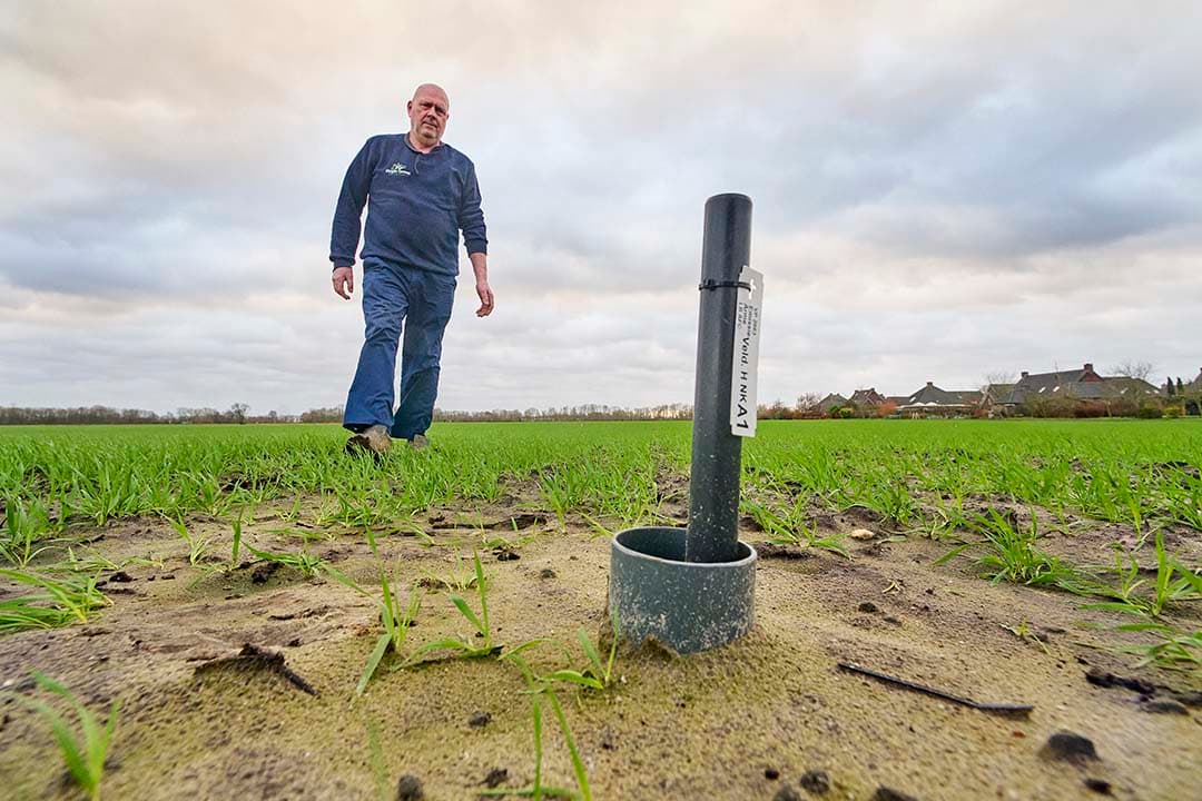 In de winter wordt, door middel van peilbuizen, de nitraatuitspoeling naar het grond- en oppervlaktewater gemonitord. - Foto's: Van Assendelft Fotografie