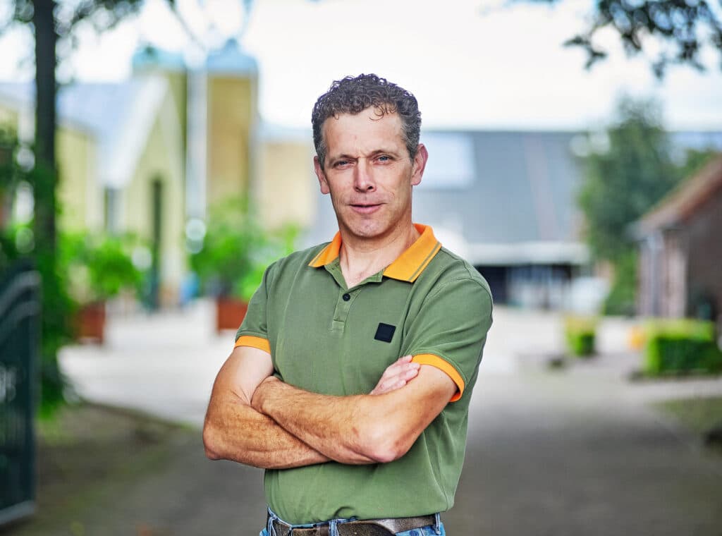 Eric Geene runt in het Brabantse Landhorst een gemengd bedrijf met akkerbouw en varkens. De varkensmest scheidt hij op het eigen erf in dikke en dunne fractie.