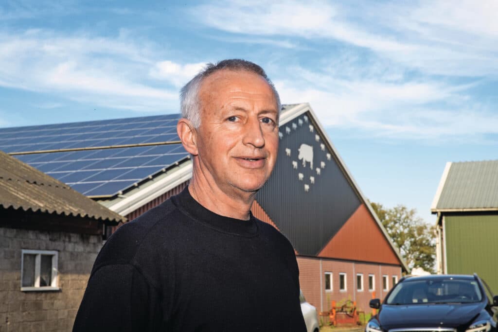 Bertus Radstaak (61) heeft met Tineke een zeugenbedrijf in Ruurlo (Gld.) Ze maken gebruik van een eigen rotatiekruising x Tempo, de biggen gaan naar drie vaste afnemers. Foto: Ronald Hissink