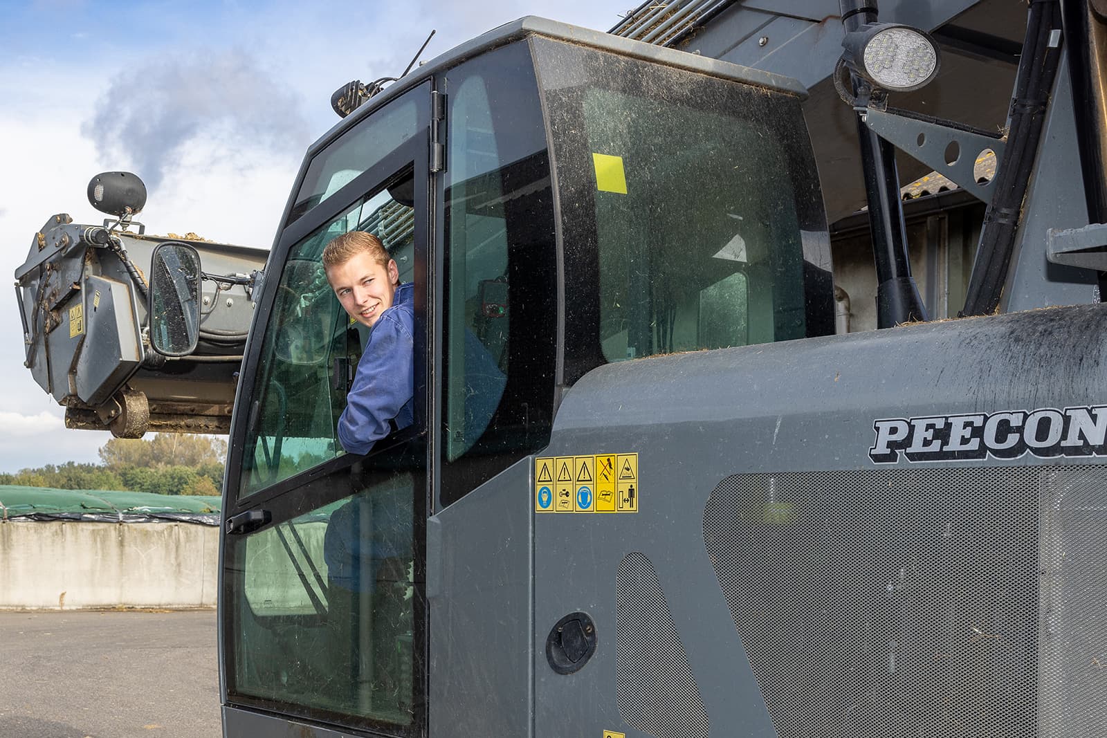 Bas Oudijk is In maatschap met ouders en broer 300 melkkoeien op twee locaties. Foto’s: Peter Roek