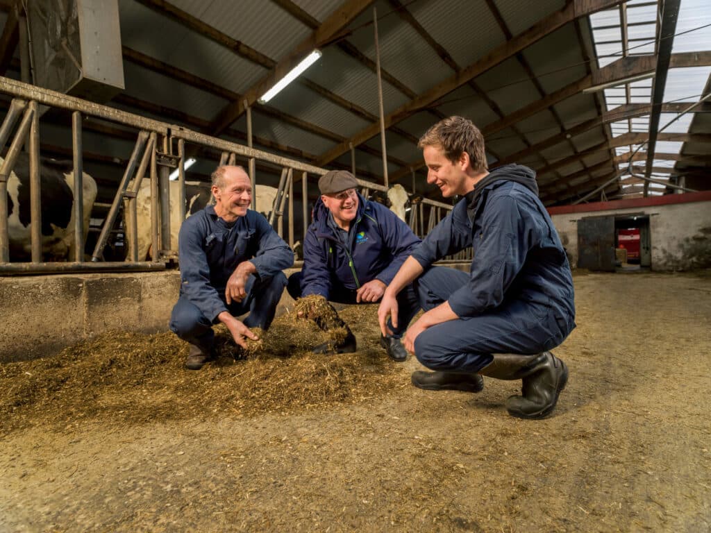 Wiebe en Jos, samen met rundveespecialist Gerard van Norel.