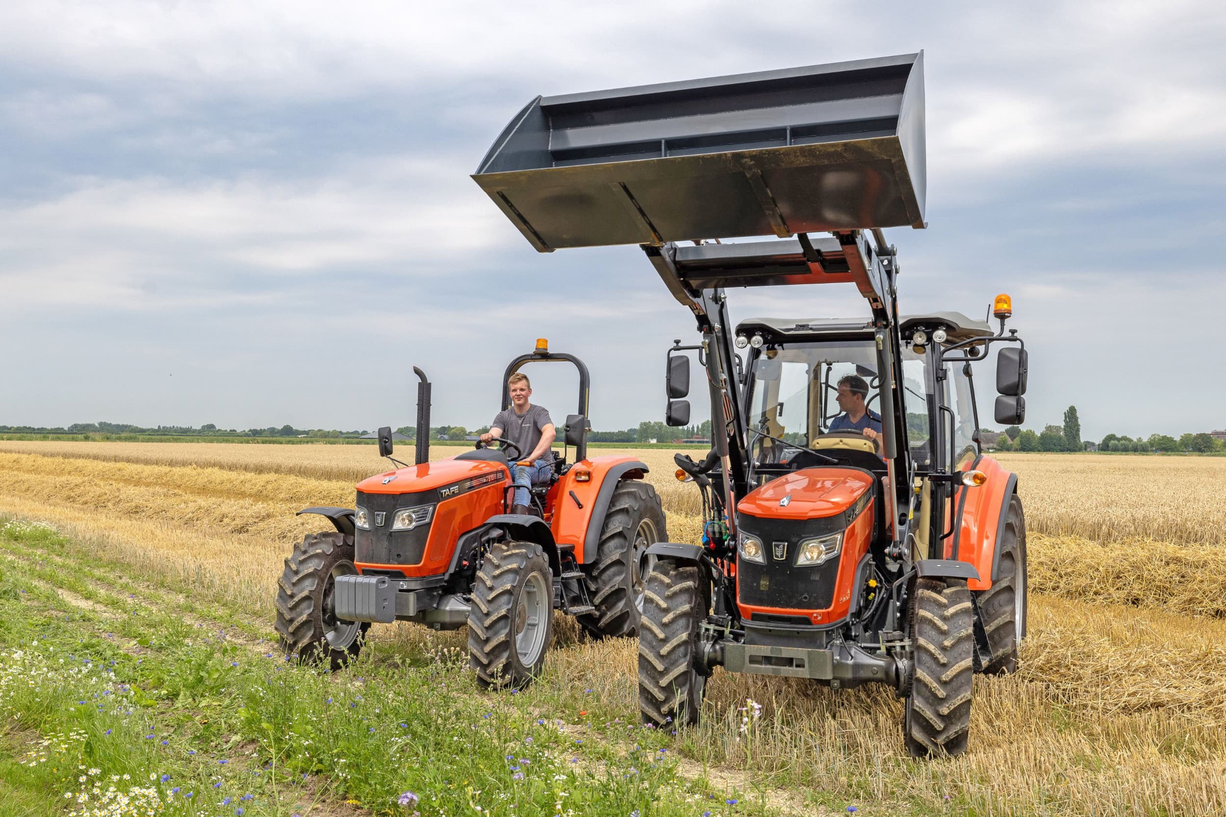 De platformversie is te koop vanaf € 30.500. De cabineversie kost je vanaf € 36.000. De meerprijs voor een cabine met airco bedraagt dus € 5.500, maar die meerprijs geeft wel beduidend meer trekker. - Foto's: Peter Roek