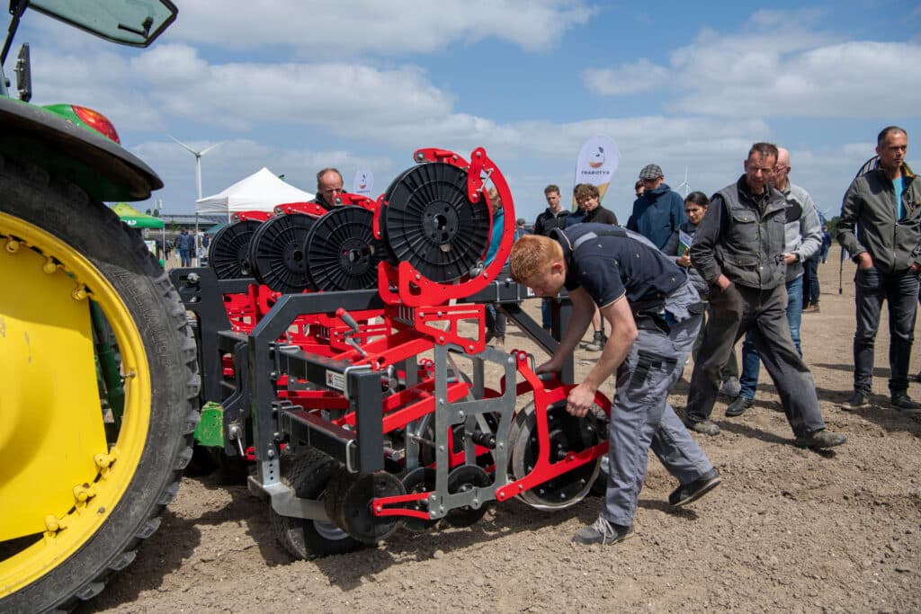 Op de Future Farming & Food Experience kom je als akkerbouwer, loonwerker en ook als veehouder alles te weten over duurzame teelt en verzorging van gewassen. Tijdens demo’s, Vraag-maar-Raak sessies, op het data- en energieplein en in de stands. – Foto: Mark Pasveer
