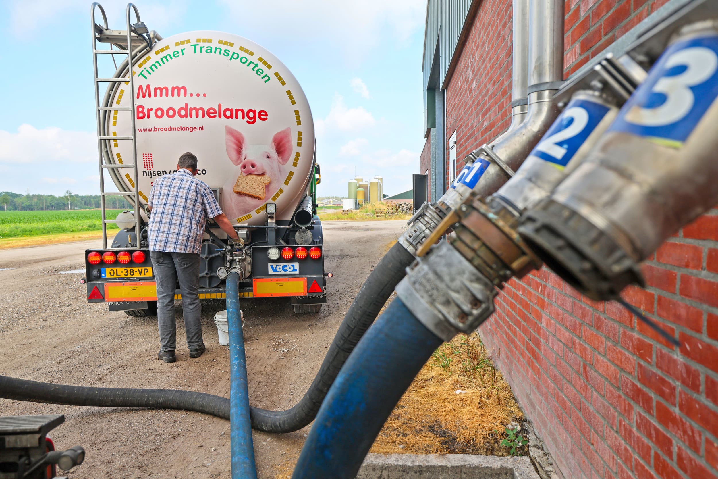 Varkensvoer heeft het grootste aandeel in de CO2-uitstoot, waarbij bijproducten gunstiger uitvallen. Bijna de helft van het rantsoen van de varkens bestaat al uit rest- en nevenstromen. Maar dat kan meer worden. – Foto: Bert Jansen