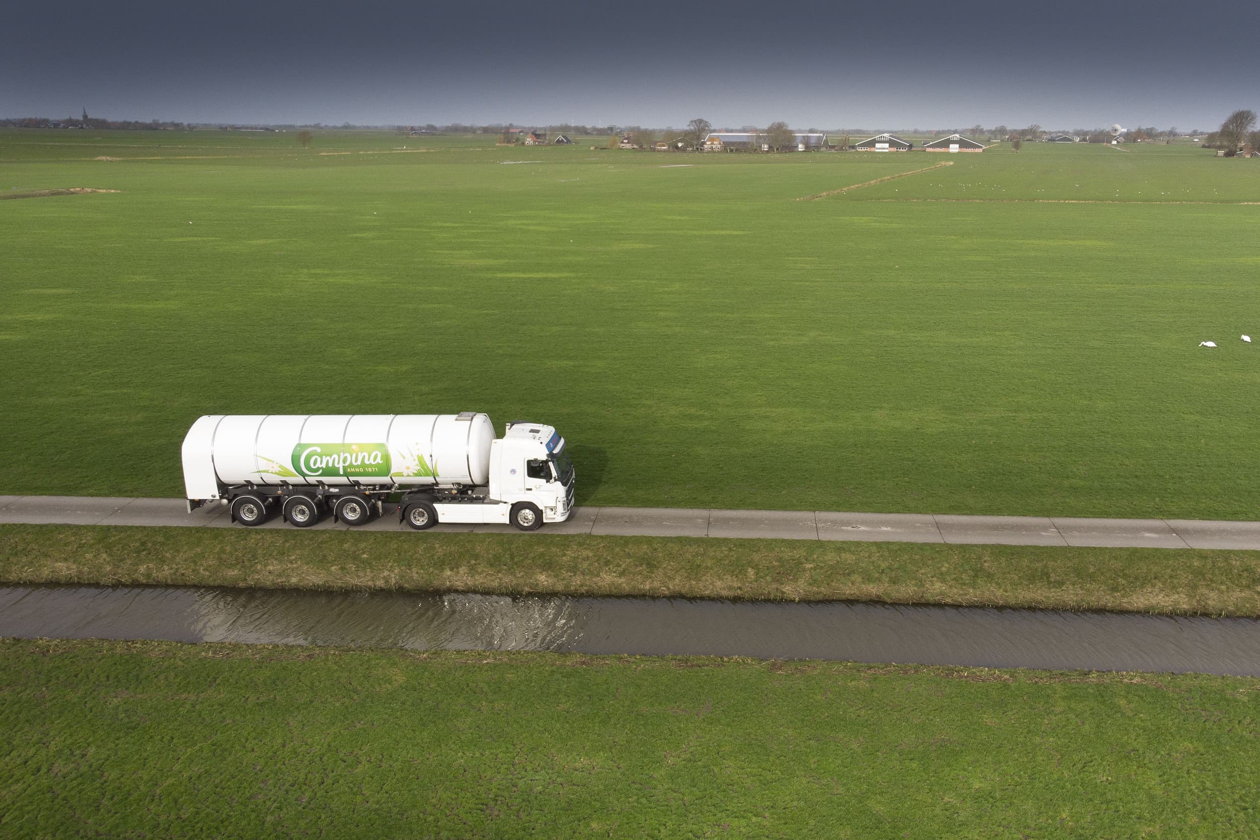 Het plan om de CO2-heffing voor grote vervuilende bedrijven te verhogen, is onverstandig en kan bedrijven afschrikken om te investeren in verduurzaming. Die waarschuwing gaf Carolien Gehrels, voorzitter van de Adviescommissie maatwerkafspraken, woensdag aan Tweede Kamerleden. Er lopen gesprekken met FrieslandCampina en Cosun. – Foto: Mark Pasveer