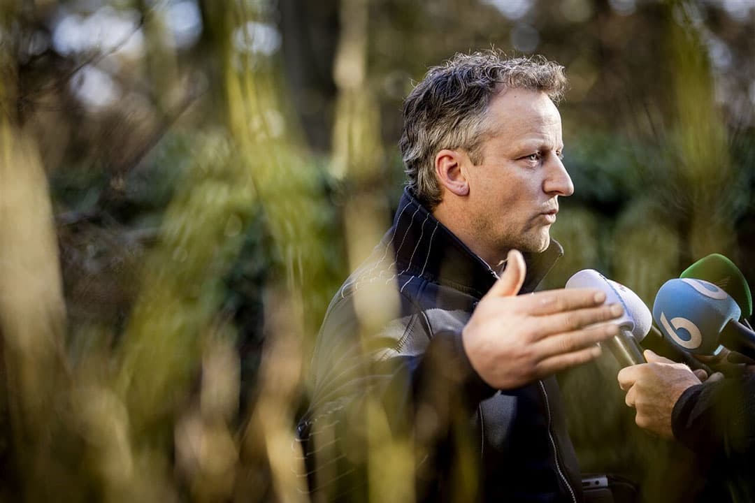 Bart Kemp van Agractie staat de pers te woord na afloop van een overleg over het Landbouwakkoord, begin dit jaar. - Foto: ANP