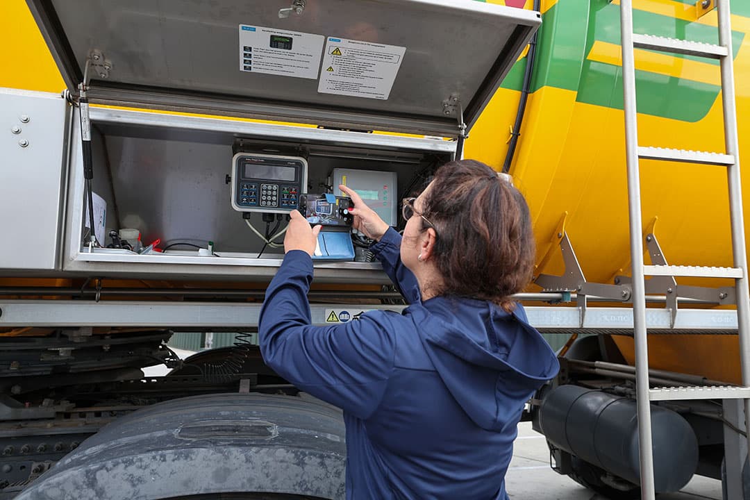 NVWA controleert vervoer en afzet van dierlijke mest. - Foto: Bert Jansen