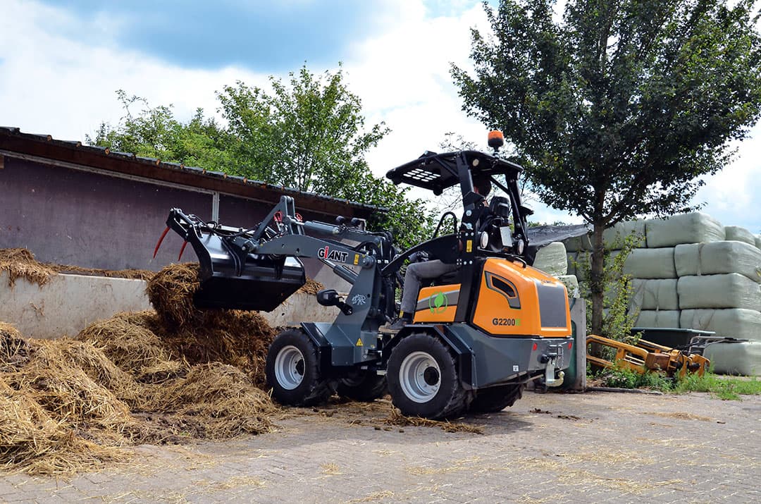 Het gebruik bepaalt de energiekosten van een shovel. Vooral voor het kleinere kluswerk kan elektrisch dan met relatief weinig stroom toch veel werk verzetten. - Foto's: Tobroco Giant