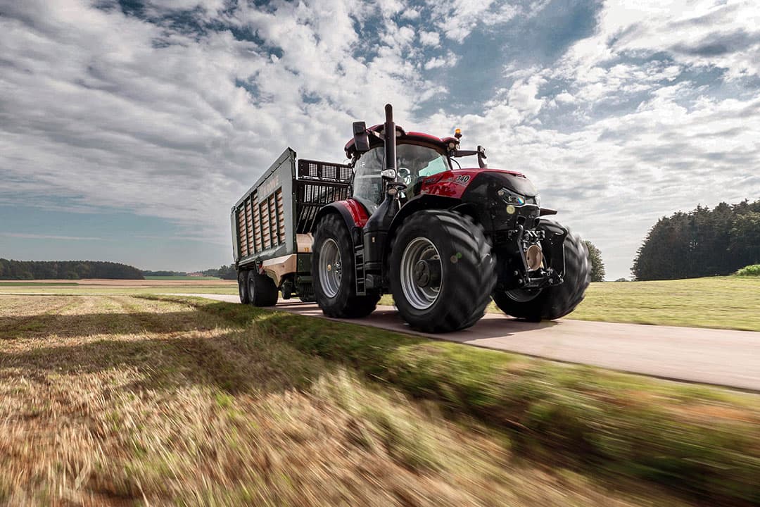 De Case IH Optum 340 CVX Drive is het nieuwe topmodel van de Optum-trekkerserie. De trekker heeft 27 pk meer vermogen dan het vorige topmodel. De Optum 340 CVX Drive wordt voor het eerst aan het publiek getoond op 6 en 7 september tijdens vakbeurs Potato Europe in België. - Foto's: Case IH