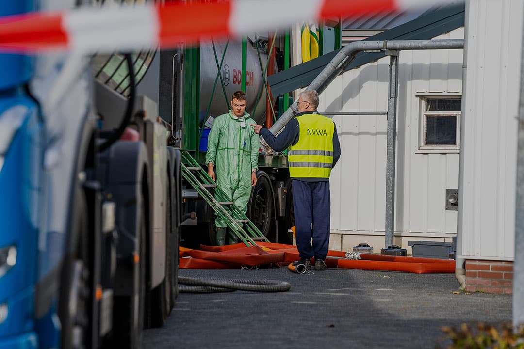 Preventieve ruiming van pluimveebedrijven kan niet snel omdat er een tekort is aan CO2-gas, aldus landbouwminister Piet Adema in een Kamerbrief. - Foto: Bert Jansen