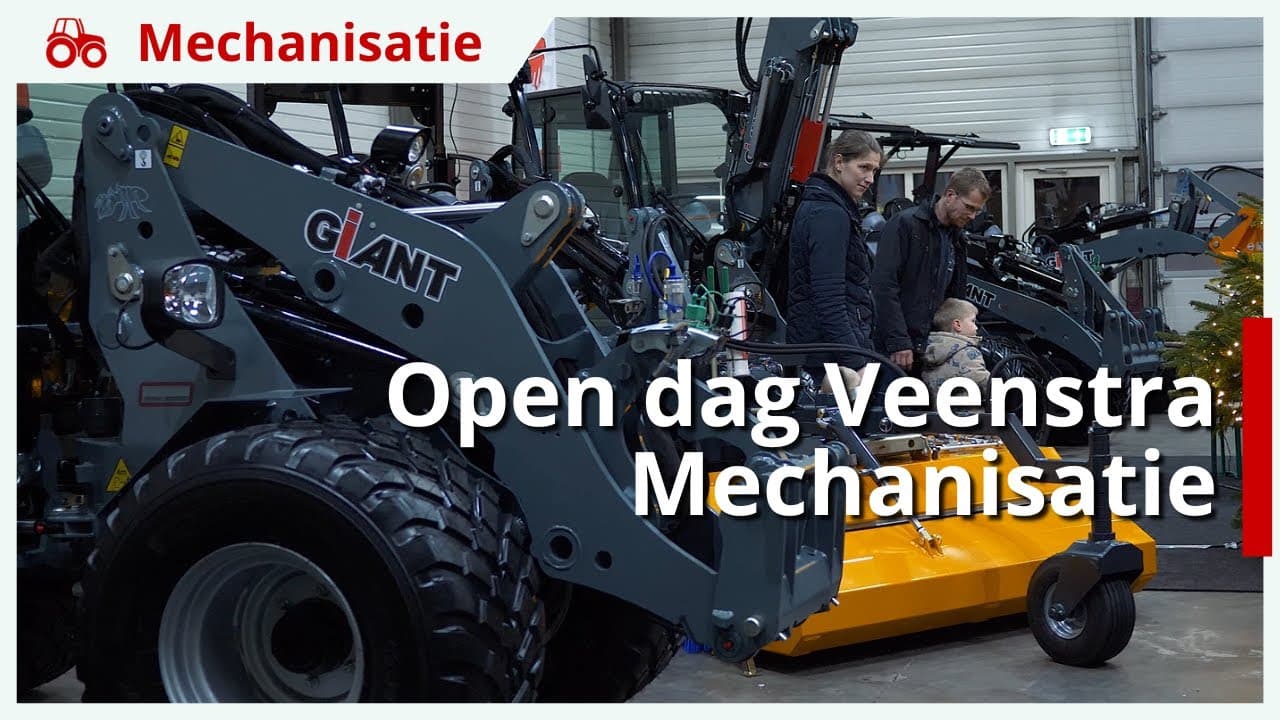 Machines en trekkers kijken bij Veenstra Mechanisatie