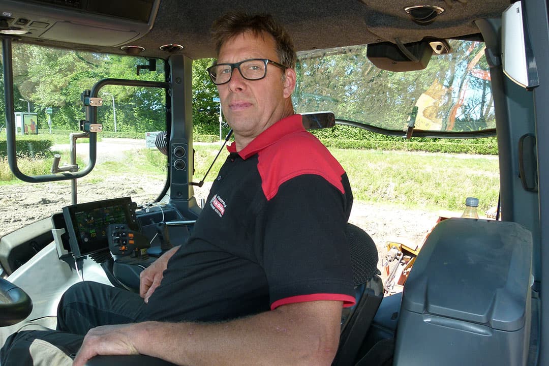 "Als je 700 à 800 uur per jaar op de rooimachine zit, is comfort voor de chauffeur heel belangrijk", zegt Ruth de Groot. - Foto: Mechan Groep