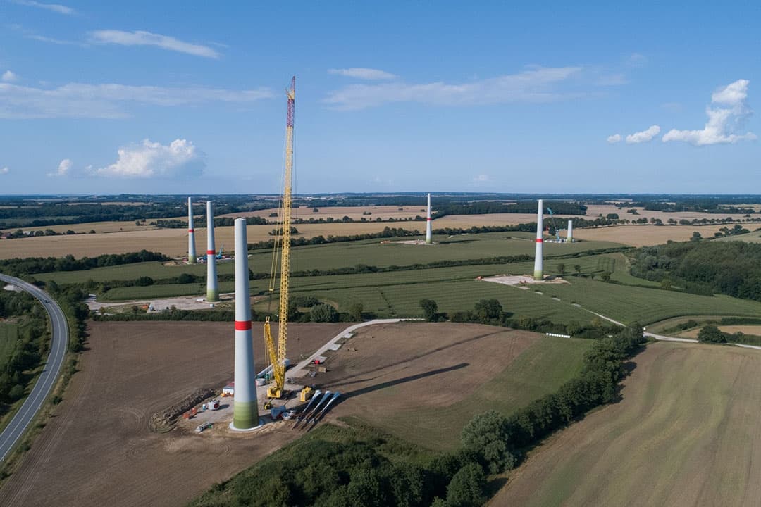 Volgens het ambtelijke advies Kiezen én Delen is het onvermijdelijk dat in de loop van de komende jaren het areaal landbouwgrond zal afnemen. Dat kan zijn ten behoeve van woningbouw of infrastructurele werken, maar ook ten behoeve van klimaat of natuur. - Foto: Canva
