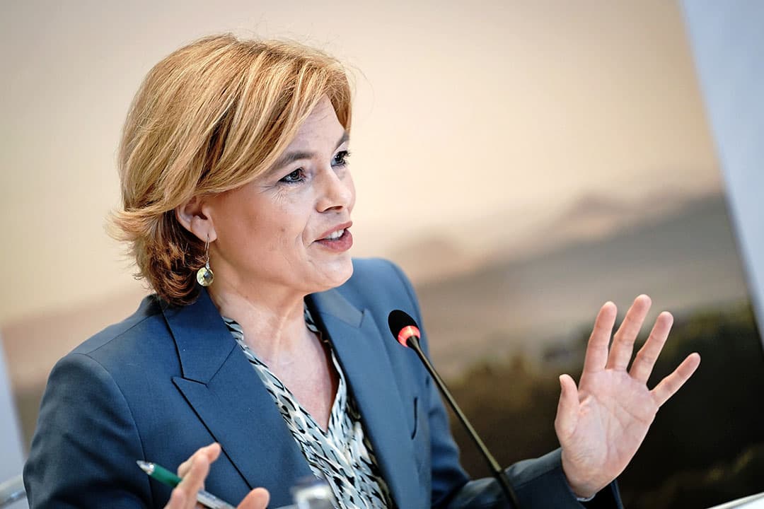 Minister Julia Klöckner maakte Europees Commissaris Timmermans duidelijk dat zijn gedrag het vertrouwen in de Commissie in de functie van “eerlijk bemiddelaar in gevaar brengt”. - Foto: ANP
