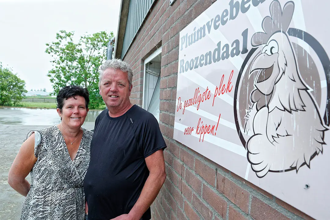 Pé (52) en Willy (51) Roozendaal hebben een vleeskuikenbedrijf in Heerhugowaard (N.-H.). - Foto: Cor Salverius Fotografie