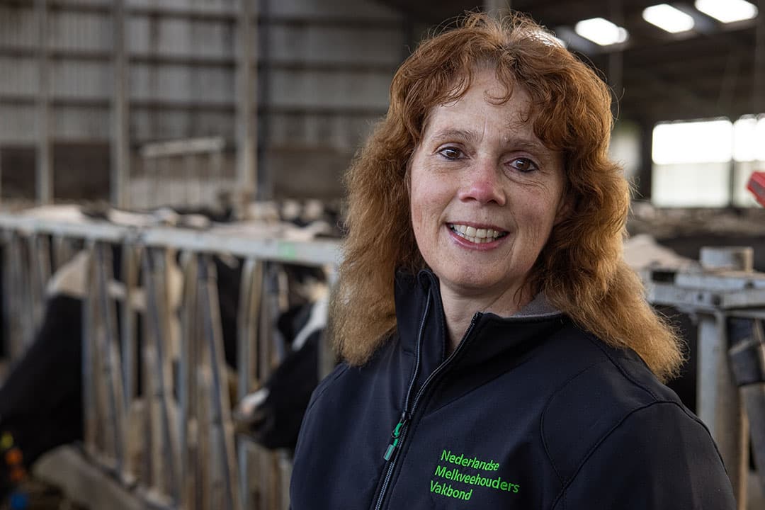 Melkveehouder Esther Vermue verzorgt gastlessen op scholen over de landbouw: “Leerlingen weten zo weinig over de landbouw, maar ze willen alles weten. Geweldig om te doen.” - Foto: Peter Roek
