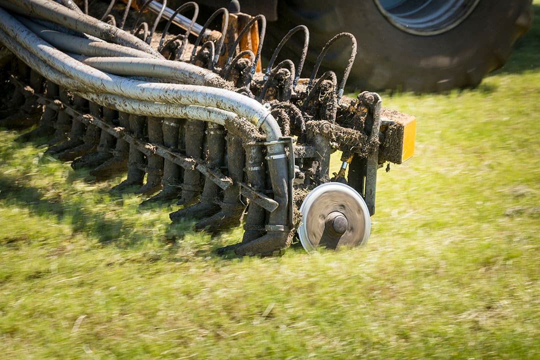 Verdunnen van mest met water is een van de methoden om de uitstoot van ammoniak bij mestaanwending te verminderen. Foto: René den Engelsman