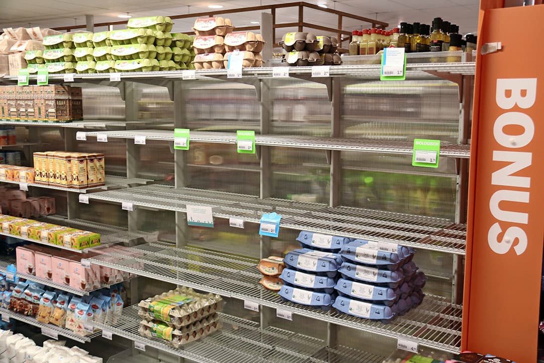 Onder meer door hamsteren van eieren ontstonden dit voorjaar bij Albert Heijn en Jumbo lege plaatsen in het eierschap. - Foto: Hans Bijleveld
