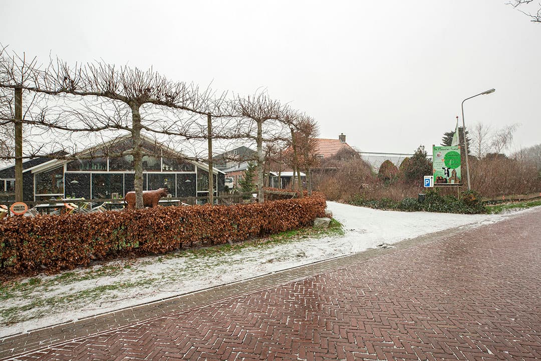 Een voorbeeld van een geïntegreerd bedrijf: de Maargieshoeve. Meklkvee, een theeschenkerij en zorgboerderij. Alles gericht op de lokale gemeenschap.