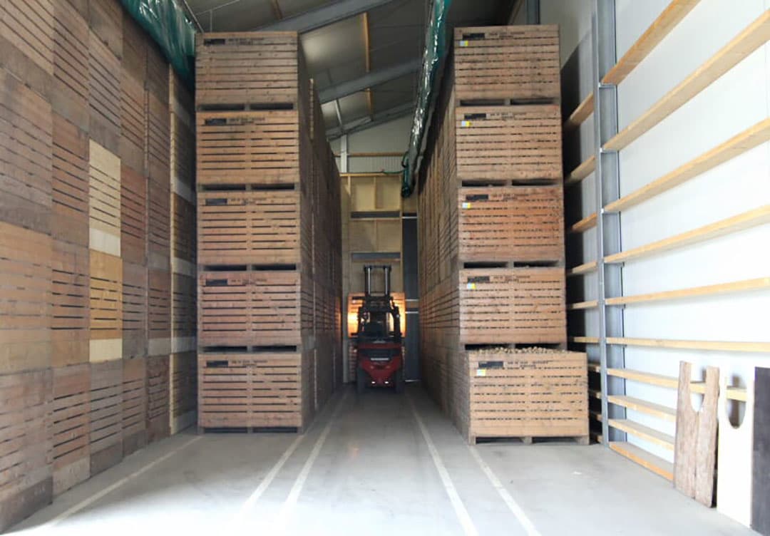 De cellen zijn voorzien van blaas- en zuigventilatie met een afdichting door luchtzakken. De kleinste cel heeft ook een droogwand.