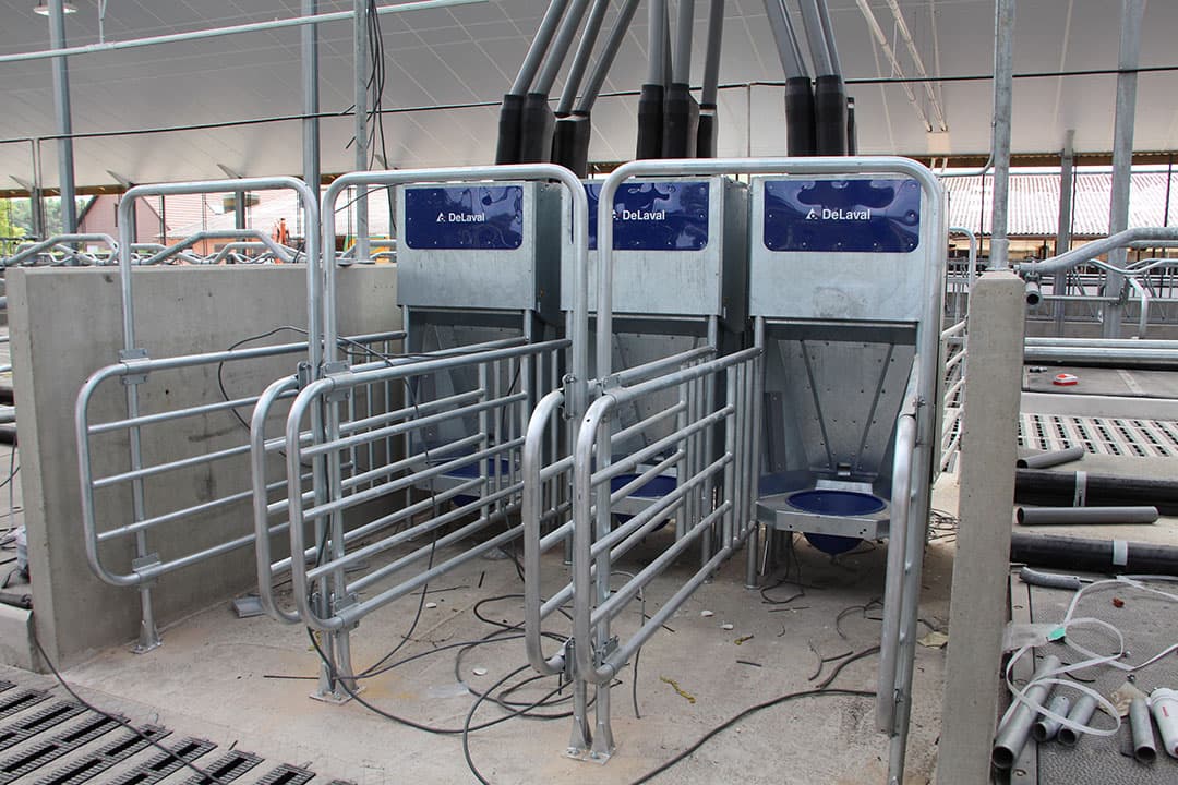 De stal is voorzien van Agrilight-ledverlichting.