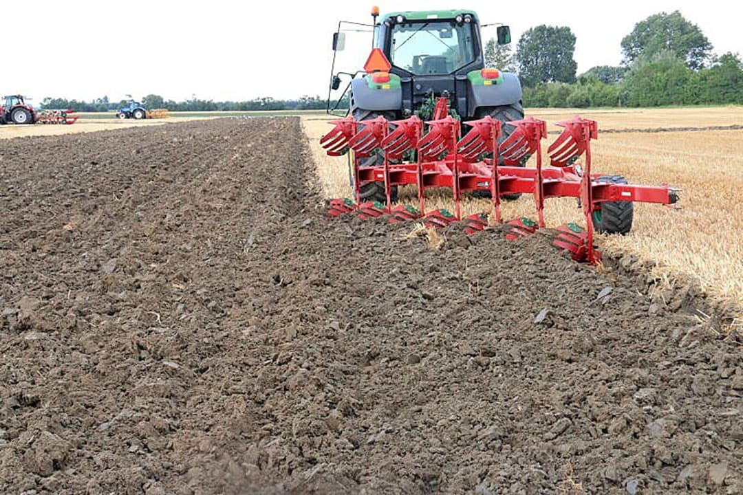 Het ploegwerk van deze vierschaar wordt na de correctie nauwlettend bekeken. Deze combinatie met chauffeur heeft maatschap Francke beschikbaar gesteld.