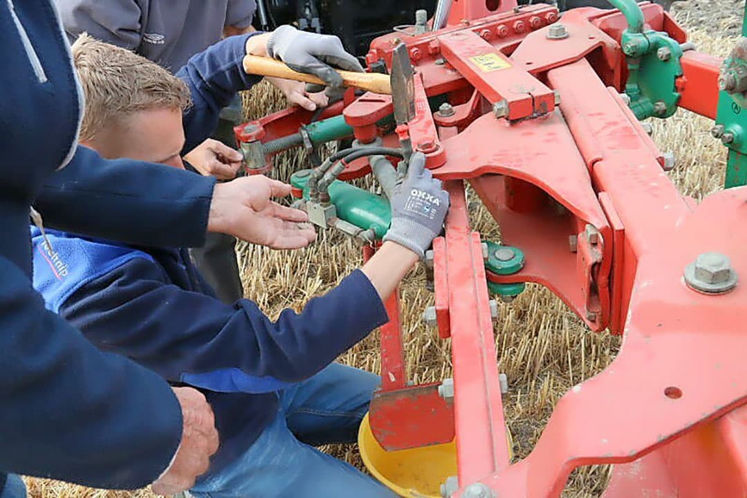 Deze avond wordt waarschijnlijk meer aan de ploegen gesleuteld dan anders in een jaar. Mede door het brede aanbod van 3 combinaties, de ploeginstructie daarbij en de demo van de ecoploeg verdient dit initiatief zeker navolging.