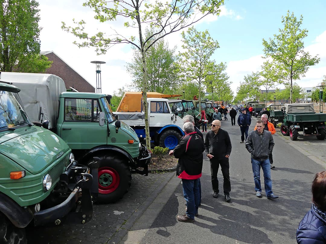 Vergelijkbaar voertuig uit dezelfde periode, een U1400 met fronthef. Ook in onberispelijke staat.