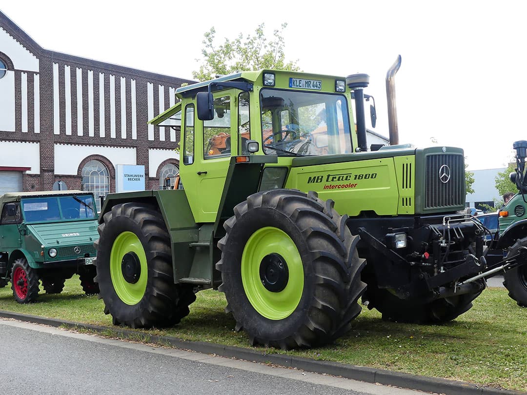 Jaren geleden was de landbouw een belangrijke doelgroep voor de Unimog, maar vanaf de 80-er jaren waren de militaire uitvoeringen een steeds belangrijker deel van de productie.