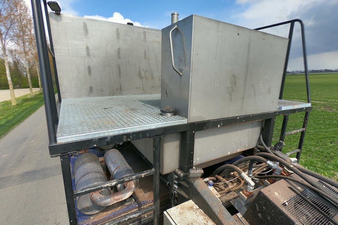 De bediening wordt online aangestuurd via een 4G-netwerk. Daarvan is hier de antenne op de container te zien.