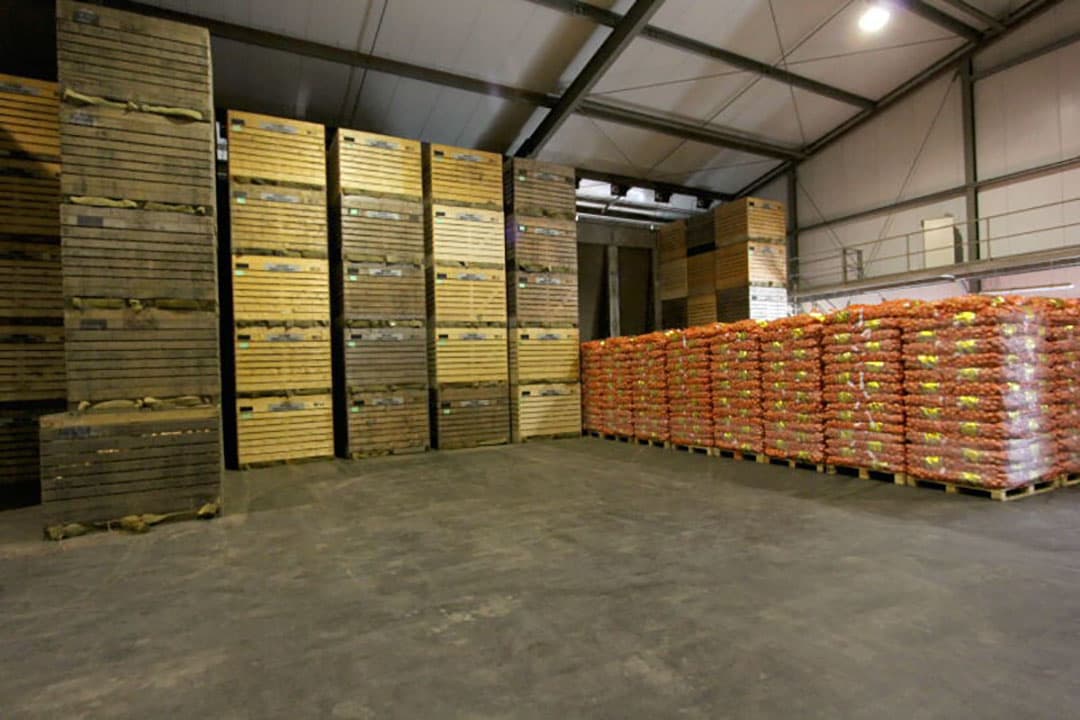 Sommige afnemers willen de uien graag in big-bag geleverd krijgen, daar is dan ook een inrichting voor.