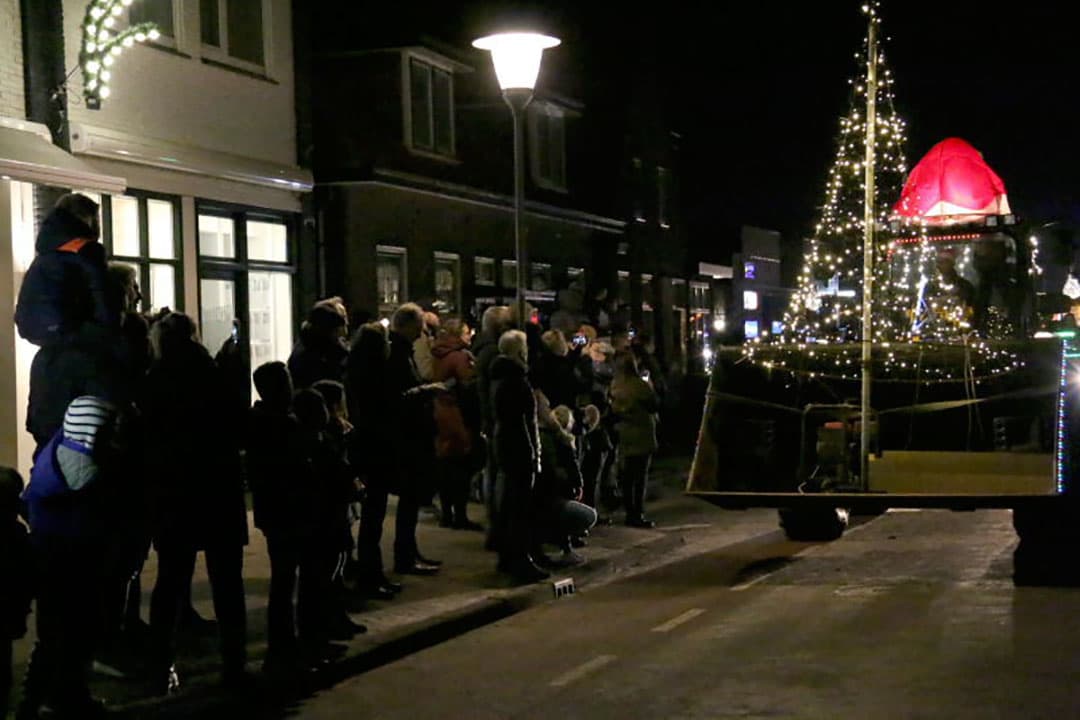Daar zoeft de winnaar van de eerste prijs voorbij. Volgens de jury verdiende Abco de Buck deze prijs voor de strakke en eenkleurige belijning van zijn New-Holland.