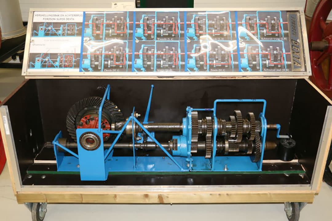 De opvolger van model N werd de Fordson E27N Major ook bekend als blauwe reiger. Deze E27N, gebouwd vanaf 1945, was eigenlijk een tussenmodel tot in 1951 de Fordson New Major met een nieuwe motor en andere styling op de markt kwam. De E27N werd in Nederland vooral bekend omdat dit model deel uitmaakte van de Marshallhulp na de Tweede Wereldoorlog.