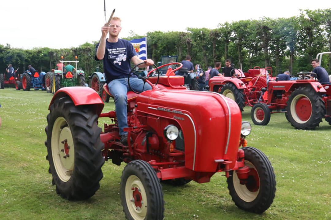 Een ander iconisch model is deze Ferguson TE-20 uit 1952. Dit is type D, een van de vele varianten van de TE-20. Van deze 'Litle Grey Fergie' werden er 517.000 geproduceerd en daarmee is het zo ongeveer het meest verkochte trekker model ooit.