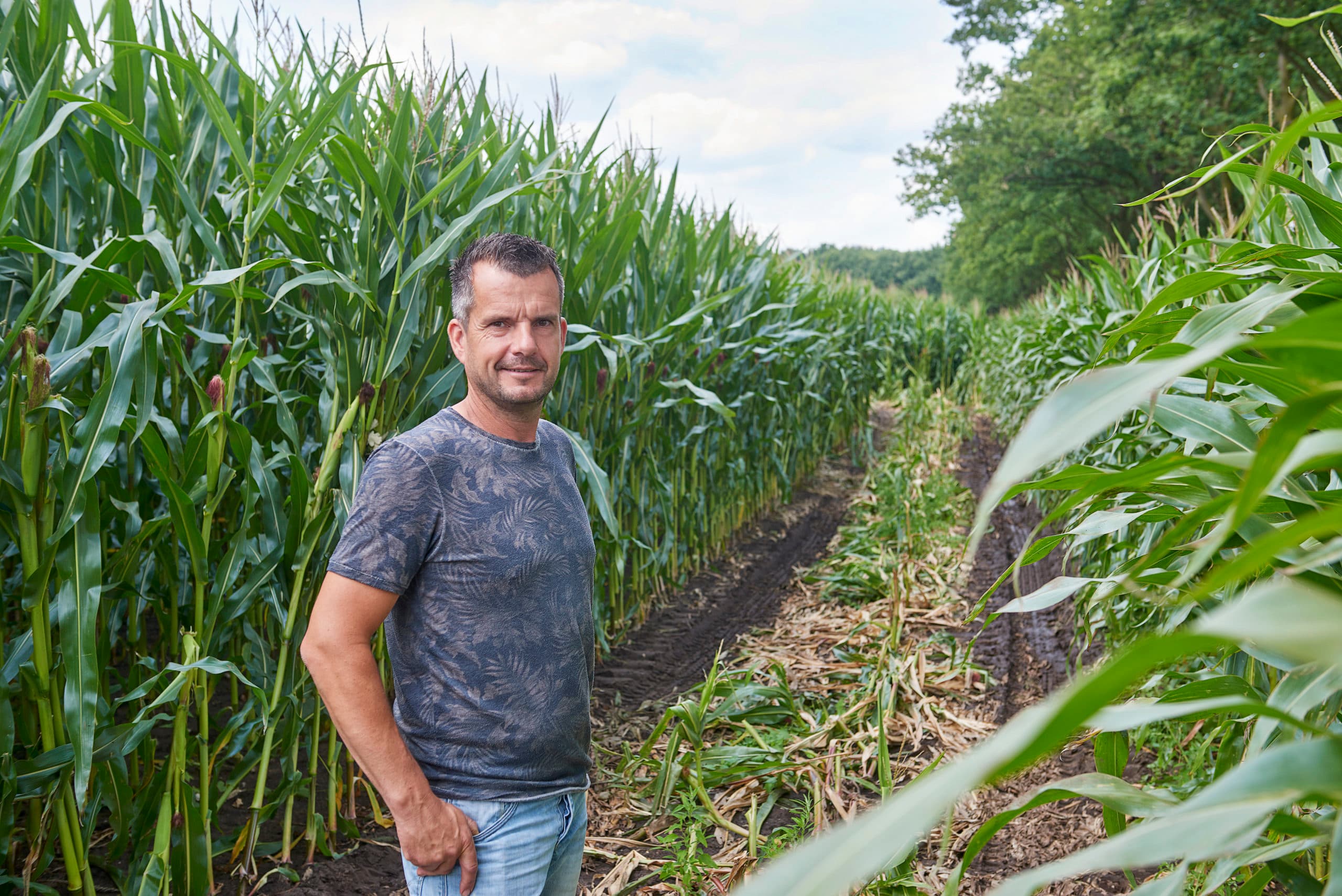 Johan Frijters (46). Bedrijf: 60 melk- en kalfkoeien op 25 ha. Productie: 11.700 kg melk (rjg, 365 dagen) met 4,25% vet en 3,57% eiwit. - Foto: Van Assendelft Fotografie