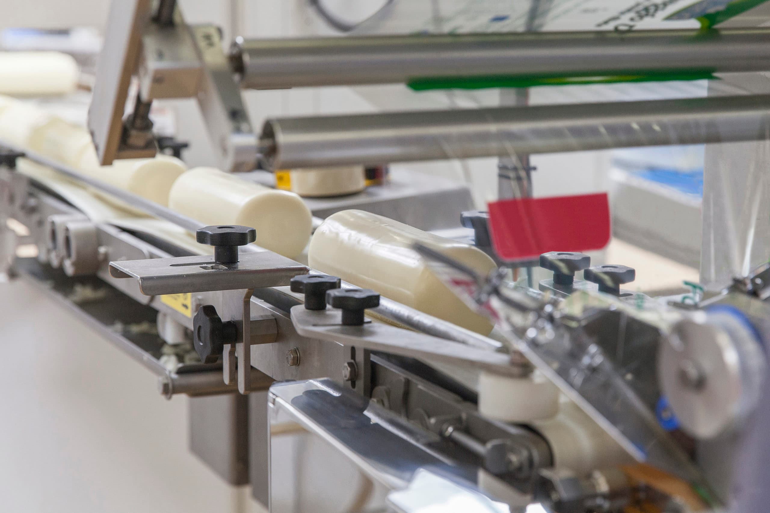 Productie van mozzarella bij Hochwald in Hünfeld. - Foto: TobiasVollmer.de