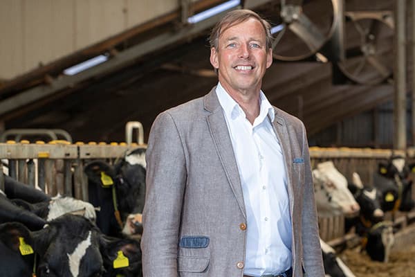 Bles startte zijn bedrijf in 1990 met de export van fokvee. Inmiddels is de onderneming actief in meer dan 35 landen. Bles Dairies is opgedeeld in de 4 divisies livestock, genetics (Semex), farm, en consultancy. Bles Dairies Farm houdt in het Friese Broek 140 melkkoeien en 100 stuks jongvee op 125 hectare grond en is bezig met groei plannen. Het grootste deel van haar omzet realiseert Bles Dairies nog steeds met de export van fokvee en het leveren van genetica. Wel neemt de adviestak, een steeds belangrijkere plek in binnen de onderneming.