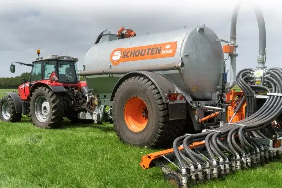 De veehouder die een nieuwe tank aanschaft, kiest veelal tussen 10 en 12 kuub inhoud. Leveranciers verkopen ook veel enkelassers met grote banden.
