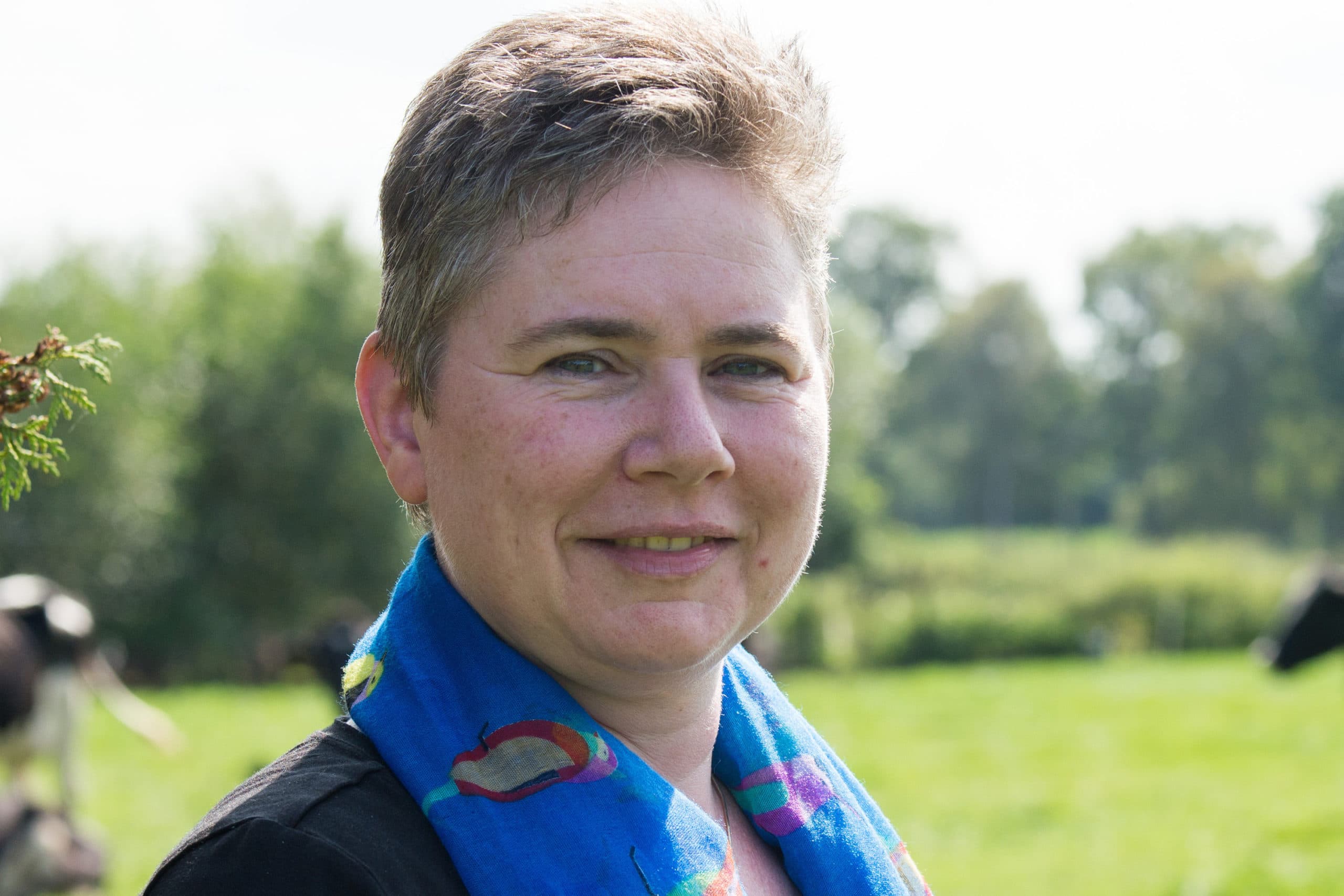 Pluimveehouder Gerda Briene. - Foto: Frank Uijlenbroek