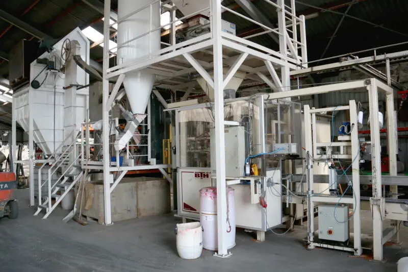 Voor de zaaiafstand houdt Buijsse 11 bonen per meter aan. Met de vacuüm zaaischijven van deze Kuhn 12 rijige zaaimachine is deze zaaiafstand goed te realiseren.