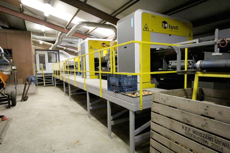 De gesorteerde uien worden in big bags klaar gezet voor transport naar Zuid-Frankrijk. Hier worden de uien vanaf januari tot eind maart uitgeplant voor de zaadteelt. Hoza heeft nu vijf gele en twee rode rassen in de portefeuille.