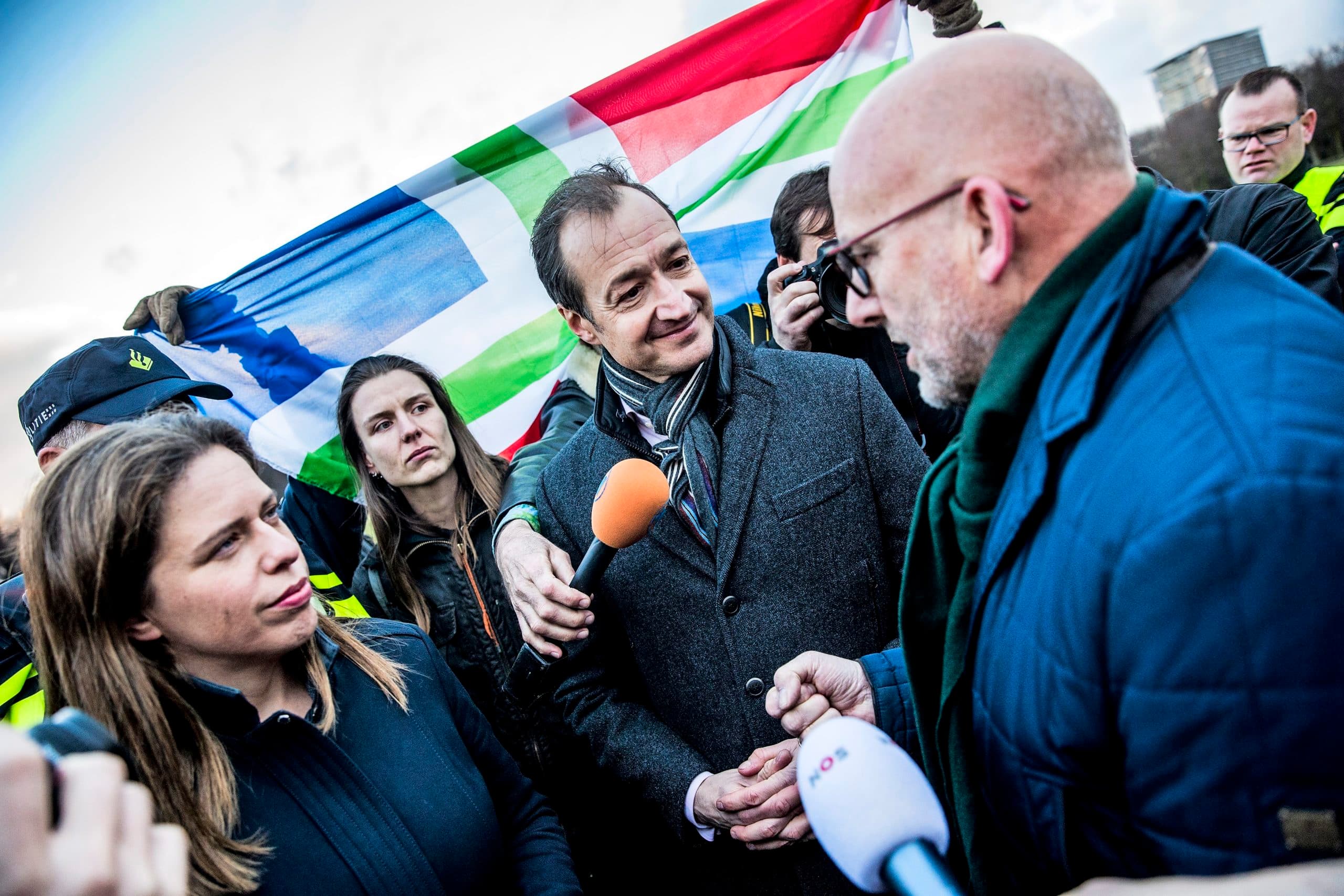 Ate Kuipers (rechts) in gesprek met landbouwminister Carola Schouten en minister Eric Wiebes (EZ) tijdens de boerenactiedag vorige week in Den Haag.